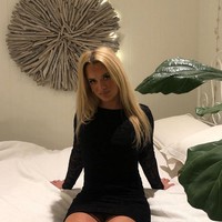 Aku dirawat di rumah sakit dengan kehilangan penglihatan sementara karena bengkak, dan sangat sakit akibat infeksi, belum lagi wajahku jadi tidak bisa dikenali. Serahkan pada profesional, jelas Tilly lagi. Foto: Instagram