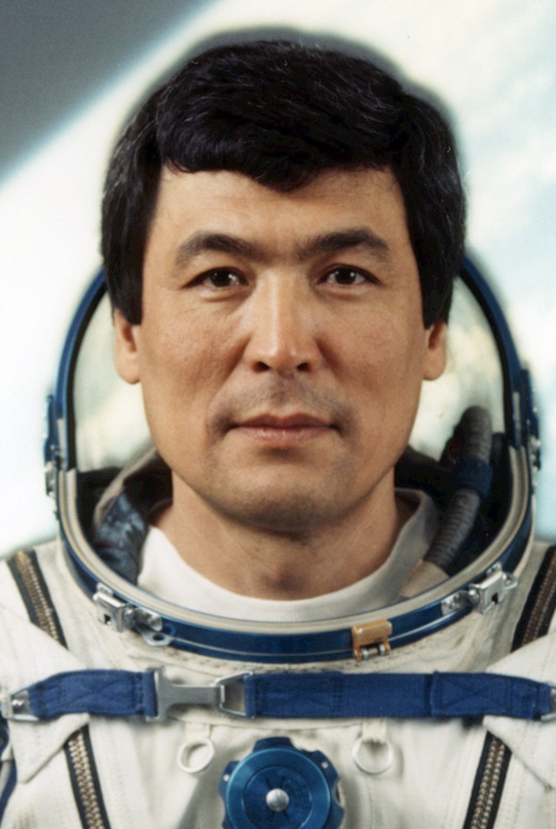 Di penghujung 1991, Toktar Aubakikov yang punya KTP Kazakhstan turut mendapat daftar astronaut muslim yang sudah ke luar angkasa.
