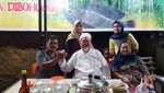 Kenangan Mendiang Ustaz Tengku Zulkarnain saat Ngopi hingga Jajan Es Krim