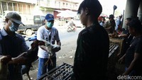 Di pasar tradisional itu, entok dibandrol dengan harga mulai dari Rp 150 ribu hingga Rp 170 ribu.
