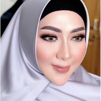 Selain aktif menyanyi, Yuni Rahma juga eksis di YouTube. Dia kerap membuat konten mengenai musik, podcast hingga kegiatannya sebagai Ibu Bupati Nganjuk. Foto: Dok. Instagram @yunisophia_