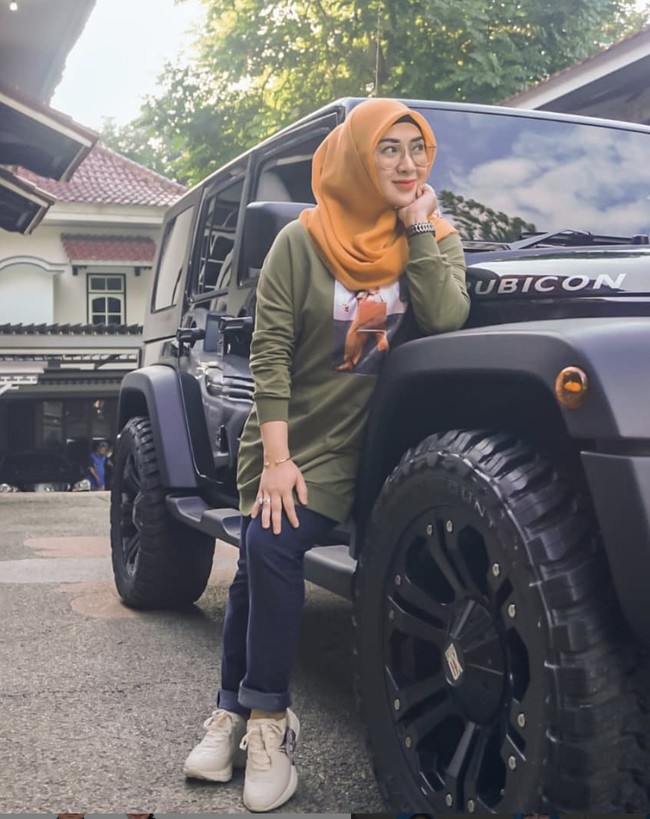 Yuni Rahma menikah di usia muda dengan Bupati Nganjuk Novi Rahman yaitu di usia 19 tahun. Dari pernikahan tersebut, dia sudah melahirkan empat anak yaitu tiga anak perempuan dan seorang anak laki-laki. Foto: Dok. Instagram @yunisophia_