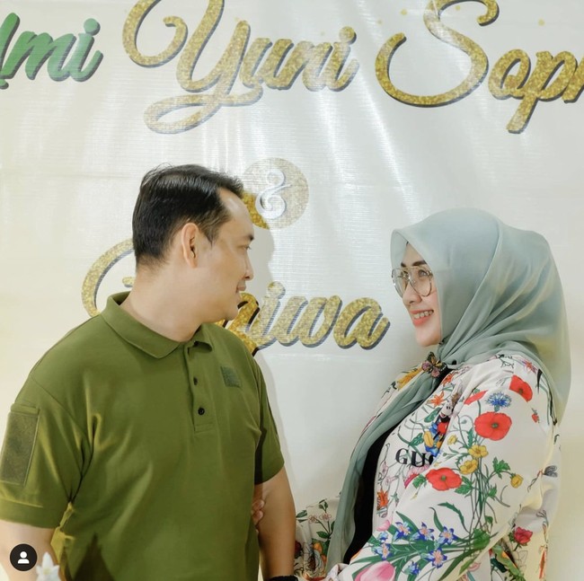Suaminya Bupati Nganjuk ditangkap KPK, Instagram Yuni Rahma, istri Novi Rahman Hidayat digeruduk netizen. Yuni sendiri unggahan terakhirnya di media sosial memperlihatkan video dirinya dan sang suami tengah menjalani syuting. “Serial 2,” tulisnya di keterangan Instagram @yunisophia_. Foto: Dok. Instagram @yunisophia_