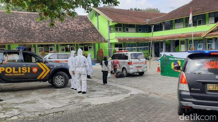 9 pmi di blitar positif corona