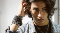 Umi Pipik menegaskan mendiang Uje juga tak pernahg memaksakan anak-anaknya harus menjadi seperti dirinya. Foto: Instagram: @abidzar73
