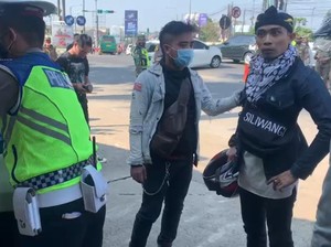 4 Ulah Pemudik Agar Lolos Penyekatan di Jabar: Kesurupan-Angkat Motor