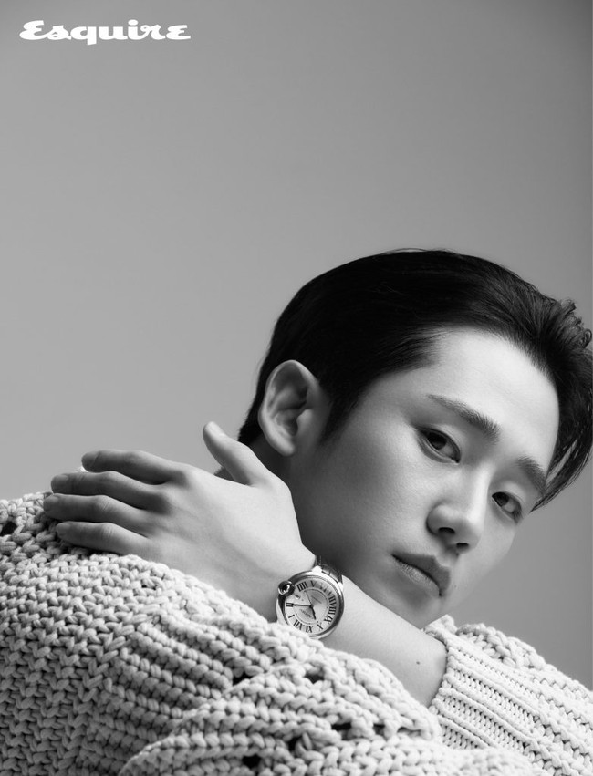 Jung Hae In tengah menjalani syuting drama Korea Snowdrop bersama Jisoo BLACKPINK. Drama Korea ini akan segera tayang dan telah dinantikan para penggemar. Sang aktor juga membintangi drama Korea besutan Netflix, D.P. Foto: dok Esquire