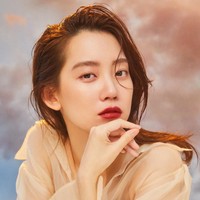 Shin Hyun Bin meraih popularitasnya sejak membintangi ‘Hospital Playlist’ sebagai pasangan Yoo Yeon Seok. Tahun ini, ia akan membintangi ‘Hospital Playlist 2’ dan tampil dalam ‘A Person Like You’ bersama Go Hyun Jung. Foto: dok Singles