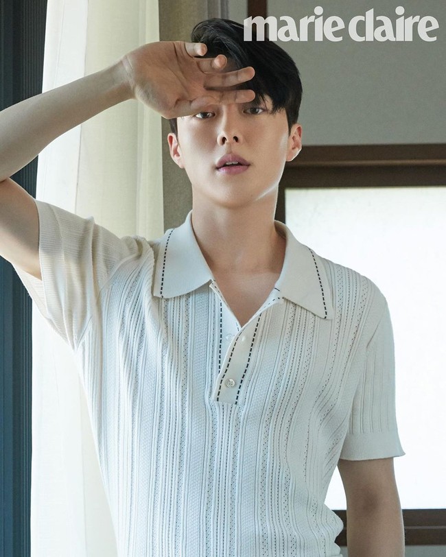 Jang Ki Yong mengawali kariernya sebagai model hingga akhirnya menjadi cameo ‘It’s Okay That’s Love’. Tahun ini, ia menjadi lawan main Hyeri dalam ‘My Roommate Is a Gumiho’ dan Song Hye Kyo dalam ‘Now, We Are Breaking Up’. Foto: dok Marie Claire