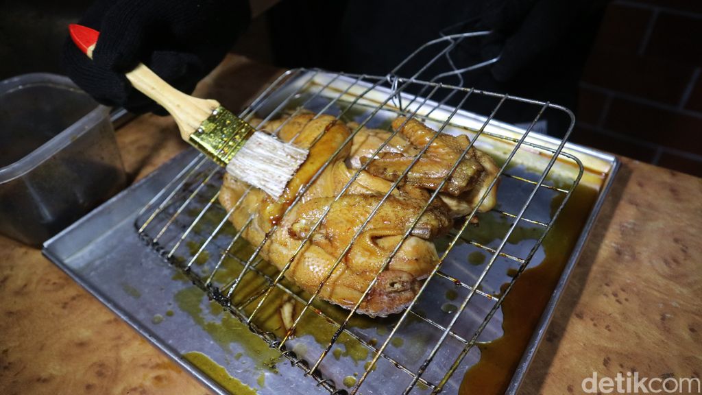 Ayam Tempayan Khas Kudus dengan 7 Sambal Ini Cocok Buat Sajian Lebaran
