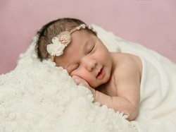 200+ Nama Bayi Perempuan Islami Modern yang Jarang Dipakai 200+ Nama Bayi Perempuan Islami Modern yang Jarang Dipakai