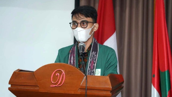 Koordinator Pusat BEM Nusantara Dimas Prayoga memberikan keterangan pers terkait kinerja Kapolri Jenderal Listyo Sigit Prabowo.