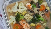 Meskipun jadi makanan favorit sejuta umat, cap cay tetap enak dimakan kapan saja. Isian bisa disesuaikan selera. Untuk bumbu yang lezat, kamu bisa lihat resepnya DI SINI ! Foto: Dok. Istie Dewi