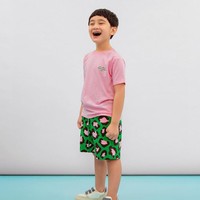 Rafathar Malik Ahmad sering tampil dalam video YouTube dan acara televisi bersama ayah dan ibunya. Beberapa waktu lalu, ia pun dipilih jadi model brand busana. Sebelumnya anak yang sering disapa Aa ini juga pernah membintangi film dengan namanya sendiri. Foto: Instagram