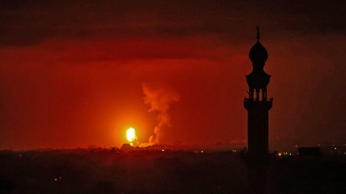 A picture shows an Israeli air strikes in the southern Gaza Strip, controlled by the Palestinian Islamist movement Hamas, on May 10, 2021. - Israel launched deadly air strikes on Gaza in response to a barrage of rockets fired by the Islamist movement Hamas amid spiralling violence sparked by unrest at Jerusalems Al-Aqsa Mosque compound. (Photo by SAID KHATIB / AFP)