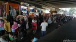 H-2 Lebaran, PKL di Pasar Tanah Abang Masih Ramai