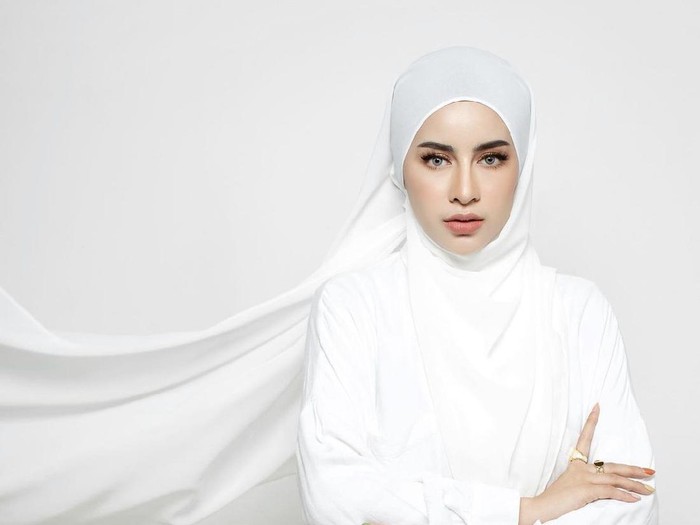 HIjab pashmina ala Aghnia Punjabi.