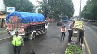 Penyekatan lalu lintas arus mudik di Jalur Pantura, Kendal, Jawa Tengah, tahun 2020. Saktyo Dimas R/detikcom  