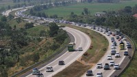 Penamapakan lalu lintas di Tol Cipali, Palimanan, Cirebon, Jawa Barat, Sabtu (8/6/2019). ANTARA FOTO/Dedhez Anggara  