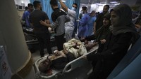 Ditambahkan otoritas Gaza bahwa 65 orang lainnya mengalami luka-luka akibat serangan roket Israel. AP Photo/Mohammed Ali.