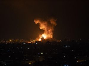 Panas! 130 Roket Ditembakkan Hamas ke Tel Aviv Israel