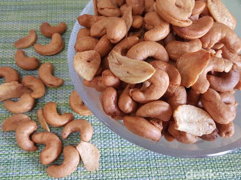 Kacang Mete Goreng Bawang Putih dan Santan