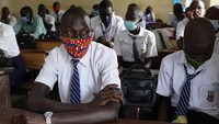 Kepala Satuan Tugas Penanganan COVID-19 di Sudan Selatan, Hussain Abdelbagi, mendorong guru dan siswa untuk tetap memberlakukan pembatasan sosial dan mematuhi seluruh pedoman pencegahan yang telah diberikan ketika kembali ke ruang-ruang kelas.  