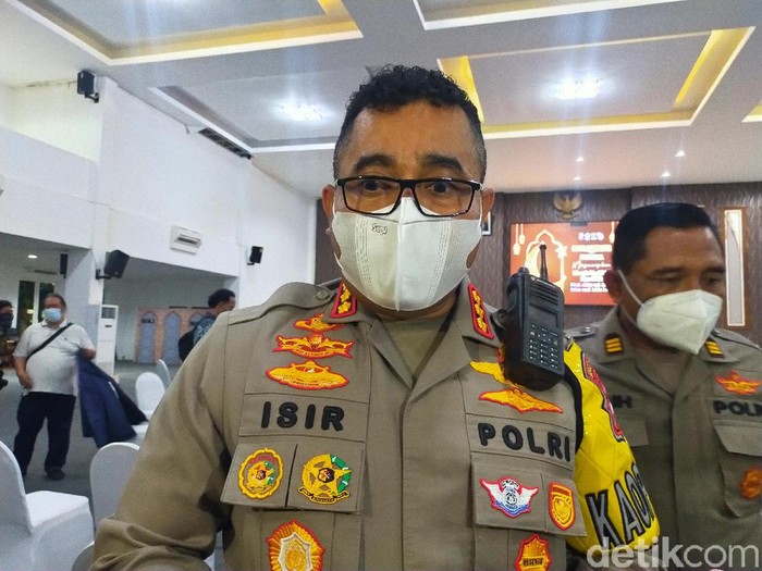 Kapolrestabes Surabaya Kombes Jhonny Eddizon Isir