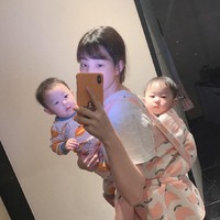 Selang dua tahun, pada 2020, Kim Yulhee hamil lagi. Ia melahirkan dua anak kembar bernama Choi Ah Rin dan Choi Ah Yoon. Foto: Instagram/@yul._.hee