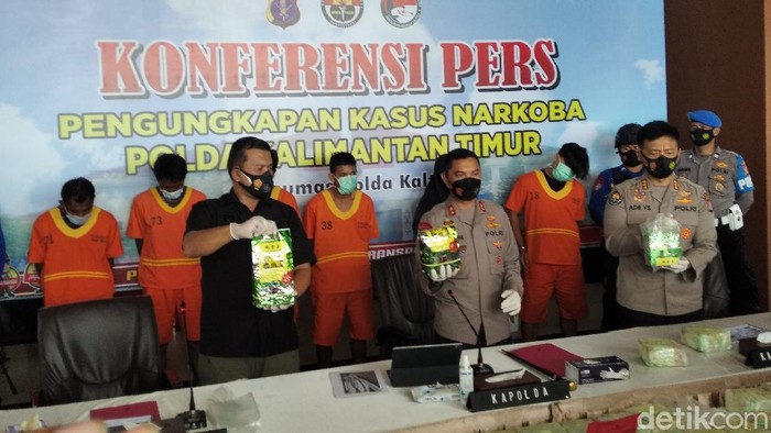 Komplotan kurir sabu dari Malaysia tujuan Sulsel ditangkap di Kaltim (Suriyatman/detikcom).