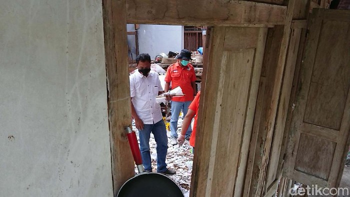 Ledakan Petasan di Tulungagung Tewaskan 2 Warga dan Hancurkan Rumah Inafis Polres Tulungagung melakukan olah TKP ledakan petasan di Desa Sukorejo Wetan, Kecamatan Rejotangan. 2 Warga tewas dan 7 tujuh terluka akibat ledakan ini.