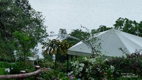 Banyak spot foto dan tempat untuk menikmati keindahan danau