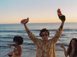Harry Styles Ternyata Penggemar Berat Roti, Paling Doyan Bagian Roti Ini
