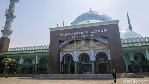 Tampak bangunan Masjid Al AZhom yang terletak di kompleks pemerintahan Kota Tangerang, Banten, Selasa (11/5/2021). Tampak bangunan Masjid Al AZhom yang terletak di kompleks pemerintahan Kota Tangerang, Banten, Selasa (11/5/2021).