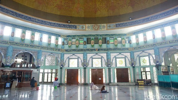 Keistimewaan ini sempat menjadikan kubah Al-A’zhom sebagai bentangan kubah terbesar tanpa tiang penyangga. Keistimewaan ini sempat menjadikan kubah Al-A’zhom sebagai bentangan kubah terbesar tanpa tiang penyangga.