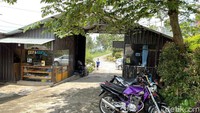 Beberapa waktu lalu, detikTravel menyambangi destinasi yang juga memiliki nama Mawar Camp - Gunung Ungaran Semarang itu. Di akhir pekan, seperti kunjungan kami, destinasi andalan di Semarang atas ini terbilang ramai.