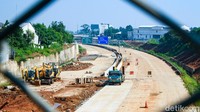 Beginilah penampakan area proyek pembangunan Tol Pamulang-Cinere, Tangerang Selatan, Selasa (11/5/2021).