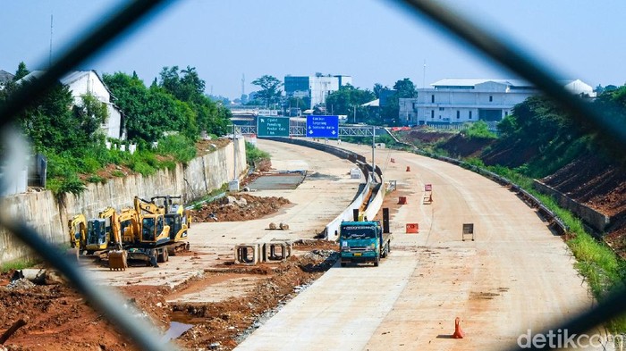 Melihat Progres Terkini Proyek Tol Pamulang-Cinere Pembangunan Tol Serpong-Cinere belum sepenuhnya rampung karena seksi Pamulang-Cinere masih belum tersambung. Seperti apa progresnya kini?