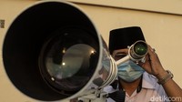 BMKG memastikan hilal tidak tampak sore hari ini. Kepala Pusat (Kapus) Seismologi Teknik, Geofisika Potensial dan Tanda Waktu BMKG, Rahmat Triyono, menyatakan besok masih bulan Ramadhan. Rahmat awalnya menjelaskan alasan pengamatan hilal dilakukan hari ini. Menurutnya, pengamatan hilal memang harus dilakukan setiap 29 Ramadhan.
