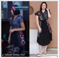 Bukan rahasia lagi jika Amanda Manopo dikenal sebagai salah satu artis cantik Indonesia yang senang mengenakan barang-barang mewah. Namun kali ini Amanda mengenakan dress batik yang harganya hanya sekitar Rp 120 ribu. Foto: Instagram/@fashionamandamanopo