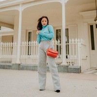 Tampil cantik dengan turtleneck berwarna biru dan celana palazzo, siapa sangka turtleneck Nikita Willy itu ternyata dibanderol dengan harga terjangkau, yaitu sekitar Rp 150 ribu. Foto: Instagram/@nikitawillyofficial94