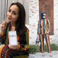 Tampil dengan pakaian yang ternyata harganya sekitar Rp 199 ribu, Nagita Slavina sukses bikin netizen terkejut. Tak sedikit yang menyebut pakaiannya itu jadi terlihat mewah ketika dikenakan oleh istri Raffi Ahmad. Foto: Instagram/@fashion_nagitaslavina