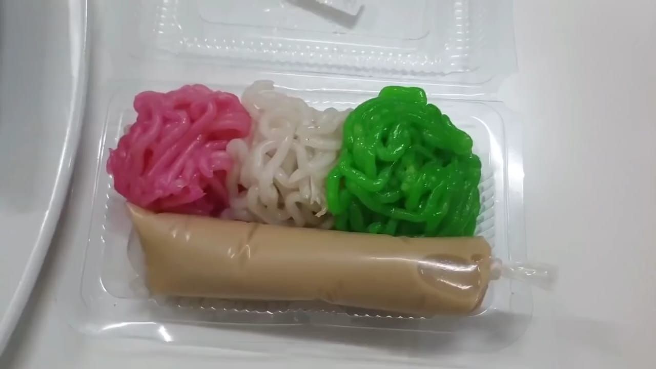 Seru! Oppa-Oppa Korea Ini Coba Takjil untuk Pertama Kalinya