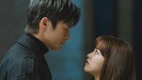 Akting Park Bo Young yang memukau kembali terlihat dalam Doom At Your Service. Ia berperan sebagai Tak Dong Kyung, seorang wanita yang ingin mengubah nasib setelah tahu hidupnya tak lama lagi. Foto: Instagram parkboyoung___