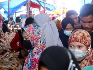 Pasar Lakessi Parepare Ramai, Banyak Pengunjung Abai Prokes