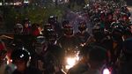Foto: Ribuan Pemudik Kembali Terjebak Macet di Pos Penyekatan Bekasi