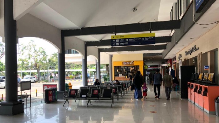 Penumpang di Stasiun Surabaya Mulai Meningkat