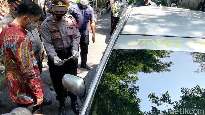 Penyekatan kendaraan berpelat luar Solo