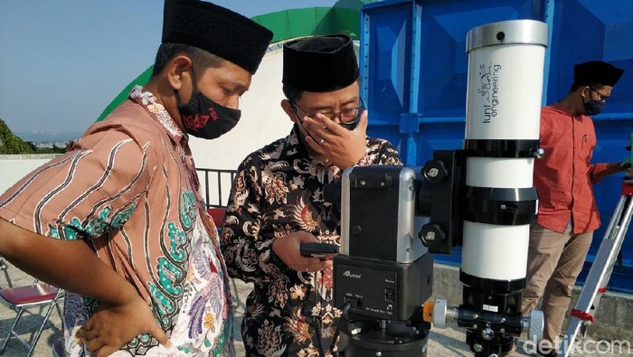 Persiapan pantauan hilal di UIN Walisongo, Semarang, Selasa (11/5/2021).