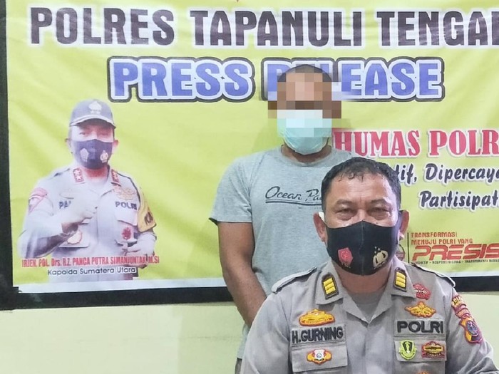 Polisi tangkap pria perkosa anak tiri di Tapteng (dok. Polres Tapteng)